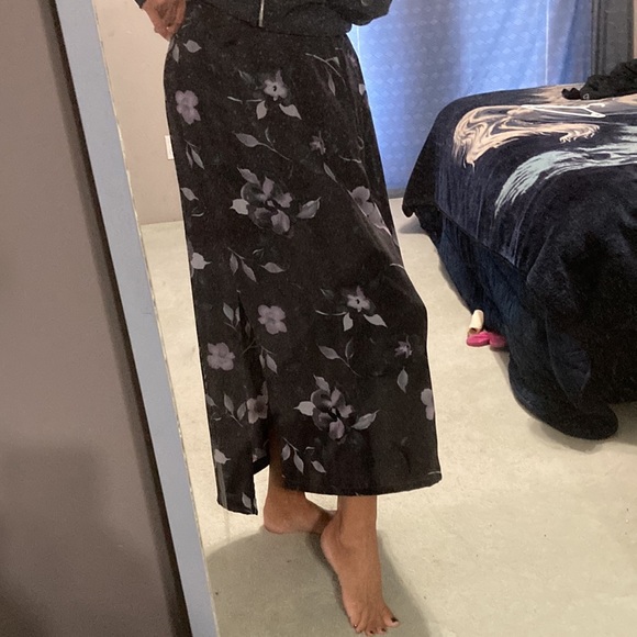 Studio classic Wrap around Skirt, shin length - Picture 6 of 6